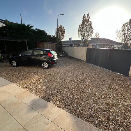 Confortable T2 De 50 M2 Avec Parking Prive Bruges Esterno foto