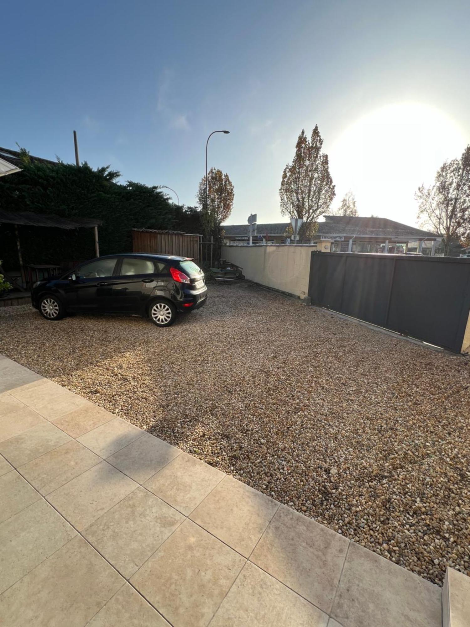 Confortable T2 De 50 M2 Avec Parking Prive Bruges Esterno foto